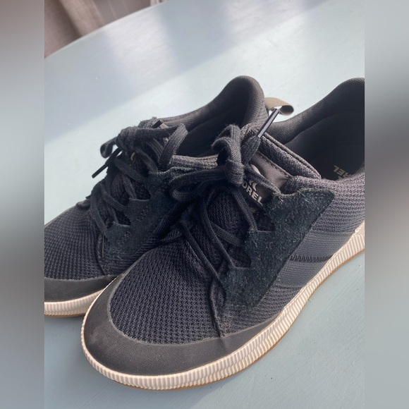 Sorel black casual tennis shoes - Picture 6 of 9